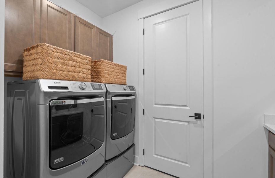 Representative furnished interior of a home built from the Mystique by Del Webb in Del Webb Southern Oaks, Newnan (Image 19).