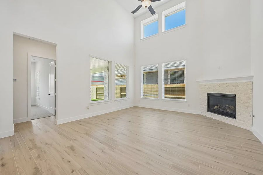 Spacious, unfurnished interior of a new home in Wood Leaf Reserve, Tomball (Image 20). Spacious, unfurnished interior of a new home in Wood Leaf Reserve, Tomball (Image 20).