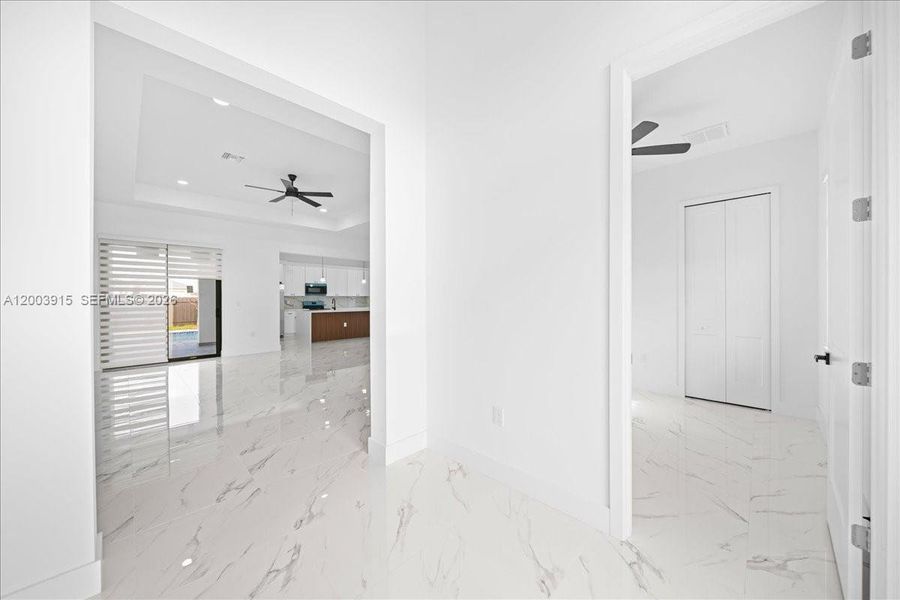 Spacious, unfurnished interior of a new home in , Cape Coral (Image 24).