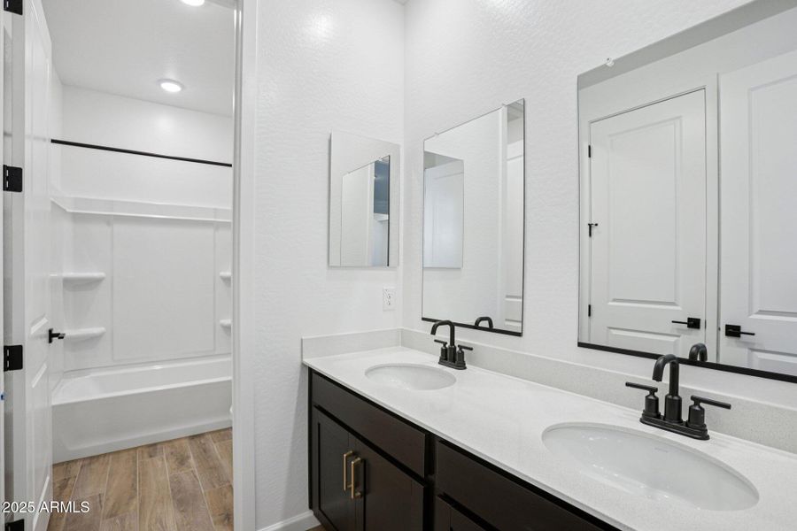 26-web-or-mls-W Brown St-S1810-026