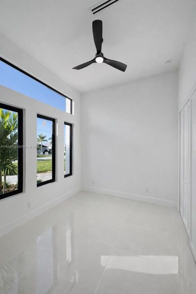Spacious, unfurnished interior of a new home in , Cape Coral (Image 15).