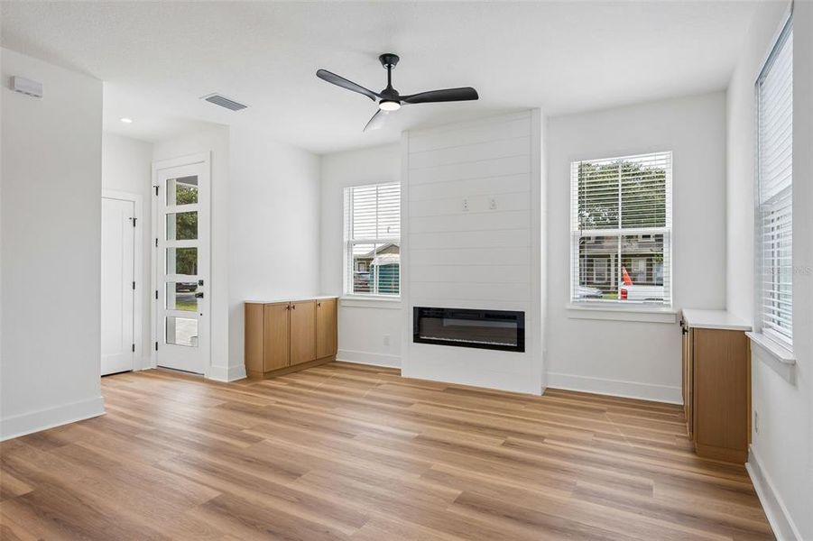 Spacious, unfurnished interior of a new home in , Orlando (Image 19).