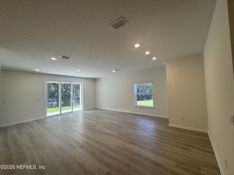 Spacious, unfurnished interior of a new home in Hyland Trail, Green Cove Springs (Image 17).