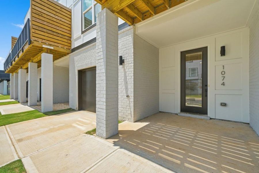 Exterior details and patio area of a home in , Decatur (Image 4).