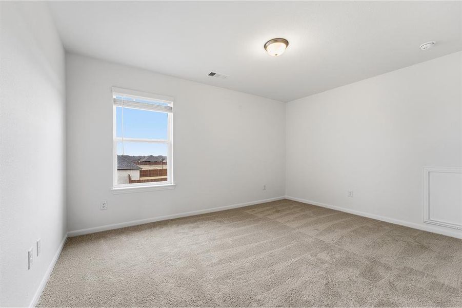 Spacious, unfurnished interior of a new home in Saddlebrook Estates, Waxahachie (Image 14).