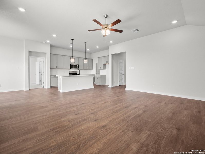Spacious, unfurnished interior of a new home in Morgan Meadows, San Antonio (Image 10).