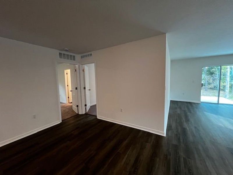 Spacious, unfurnished interior of a new home in Citrus Springs, Citrus Springs (Image 9).