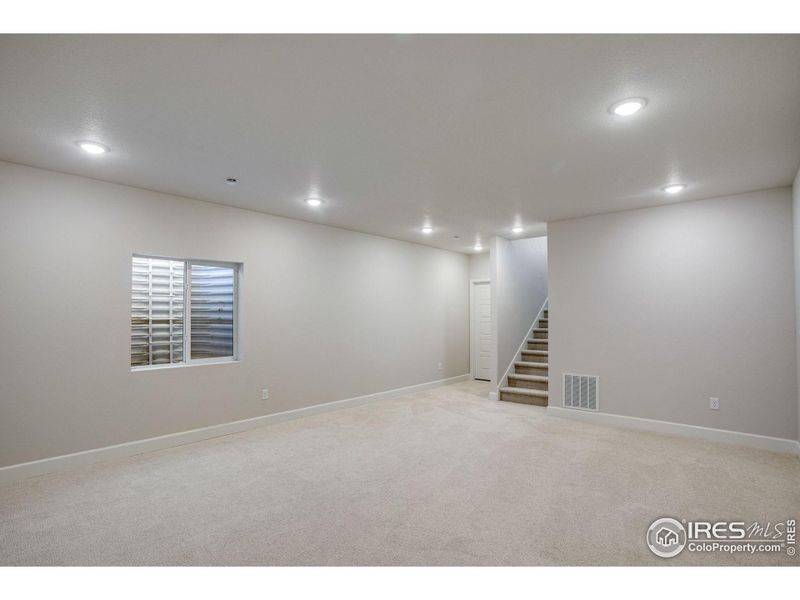 Spacious, unfurnished interior of a new home in , Berthoud (Image 27).