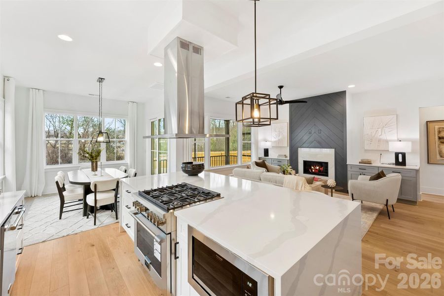 Gas slide in range with a chef's exhaust hood Gas slide in range with a chef's exhaust hood