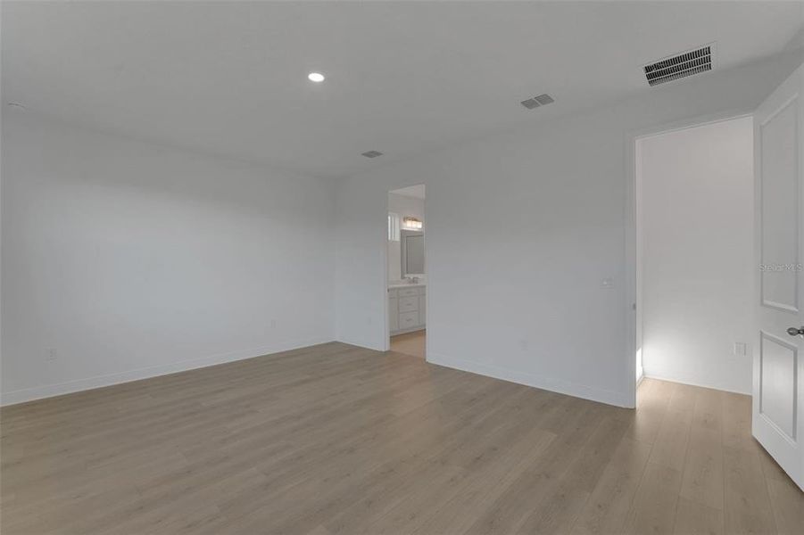 Spacious, unfurnished interior of a new home in Green Key Village, Lady Lake (Image 23). Spacious, unfurnished interior of a new home in Green Key Village, Lady Lake (Image 23).