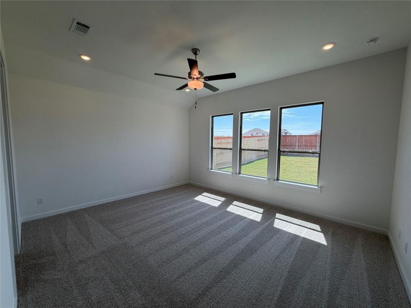 Spacious, unfurnished interior of a new home in Lariat, Liberty Hill (Image 35).