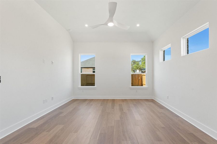 Spacious, unfurnished interior of a new home in Persimmon, Buda (Image 34).