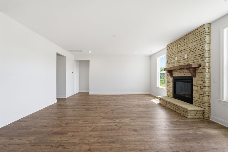 Spacious, unfurnished interior of a new home in Aden Woods, Fairview (Image 27).