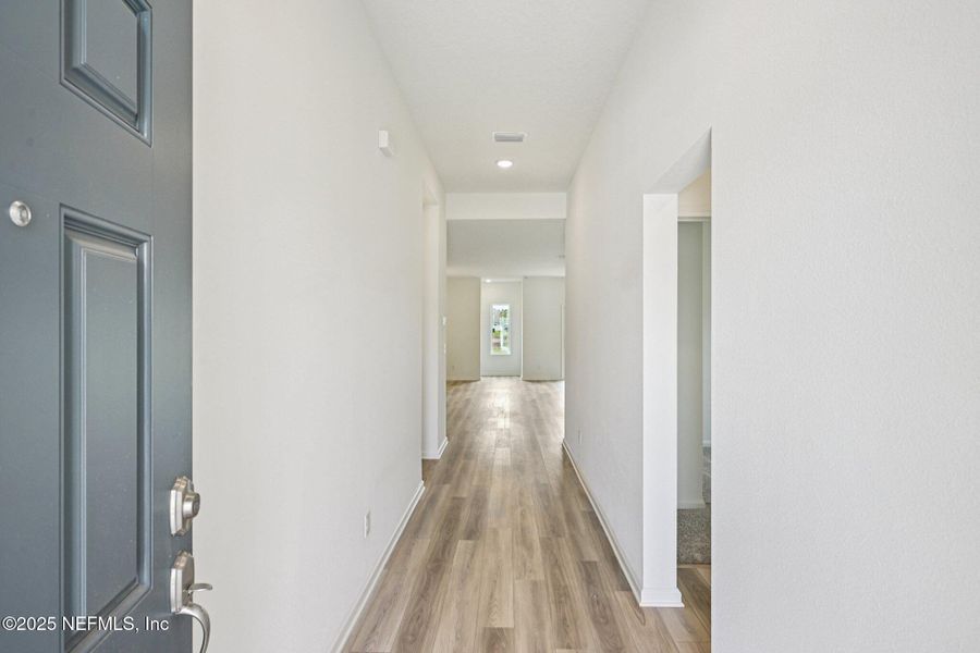 Spacious, unfurnished interior of a new home in Panther Creek, Jacksonville (Image 15).