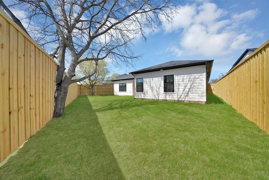 Exterior details and patio area of a home in , The Colony (Image 24).