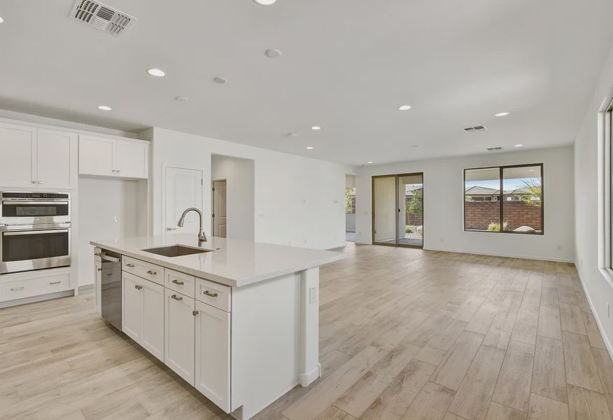 Wickenburg Ranch Thrive HS 1559 Kitchen Great Room - 11 of 13