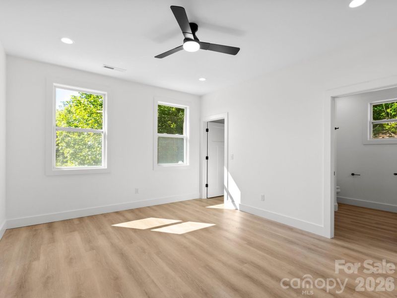 Spacious, unfurnished interior of a new home in , Old Fort (Image 18).