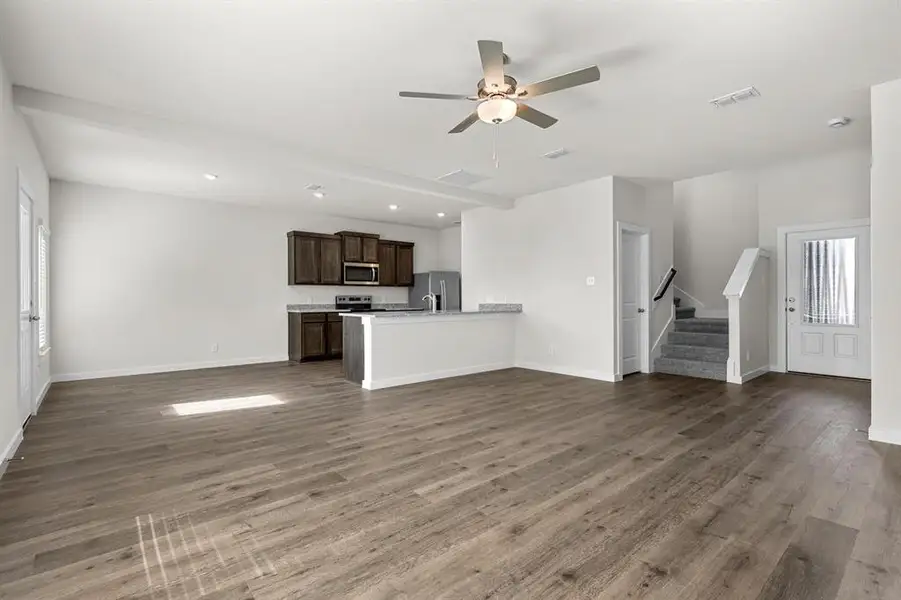 Spacious, unfurnished interior of a new home in Edmonds Ranch, Seagoville (Image 6).