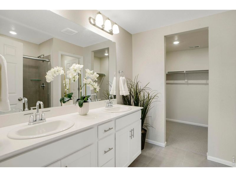 Furnished interior view inside a new home in , Broomfield (Image 34).