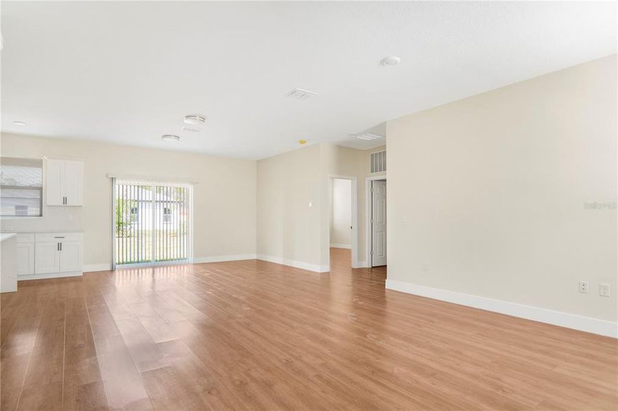 Spacious, unfurnished interior of a new home in , Ocala (Image 33).