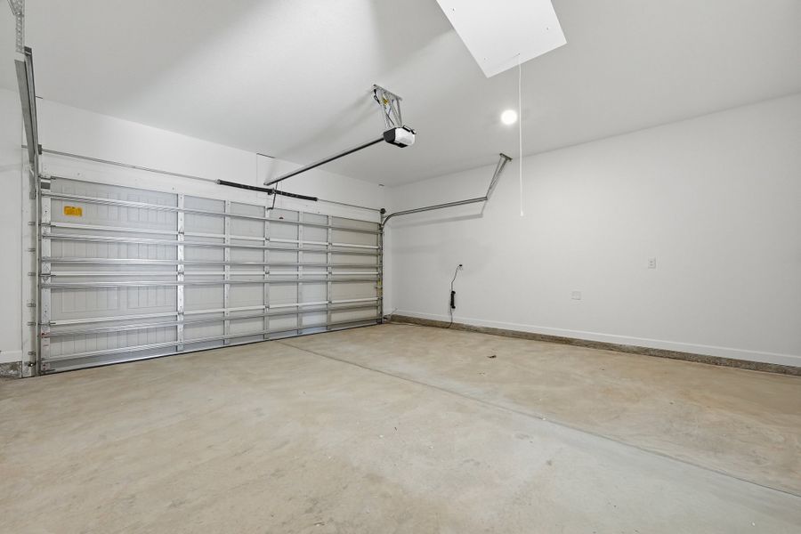 Spacious, unfurnished interior of a new home in McCarthy Estates, Defuniak Springs (Image 16).