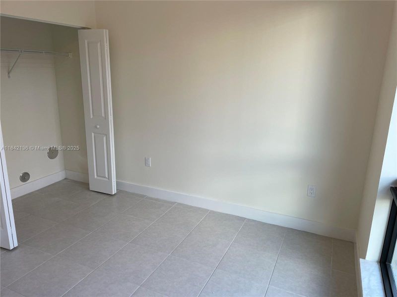 Spacious, unfurnished interior of a new home in , Doral (Image 15).