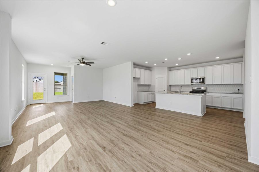 Spacious, unfurnished interior of a new home in La Segarra 40', Brookshire (Image 22). Spacious, unfurnished interior of a new home in La Segarra 40', Brookshire (Image 22).