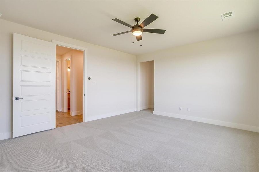 Spacious, unfurnished interior of a new home in Sweetgrass, Haslet (Image 20). Spacious, unfurnished interior of a new home in Sweetgrass, Haslet (Image 20).