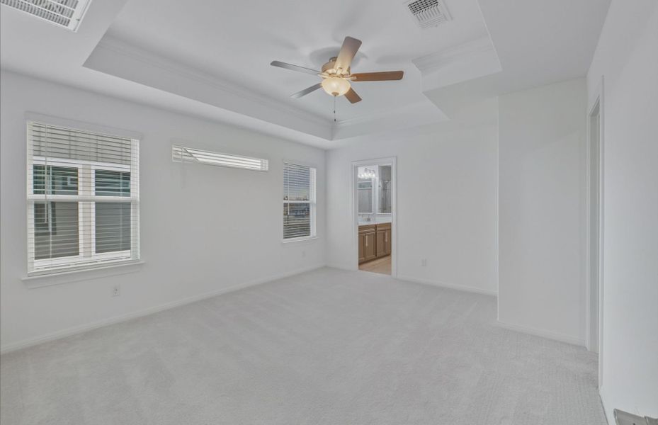 Spacious, unfurnished interior of a new home in Wolf Ranch, Georgetown (Image 30).