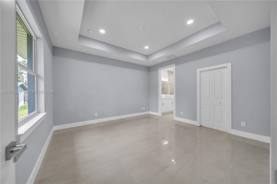 Spacious, unfurnished interior of a new home in , Lehigh Acres (Image 16).