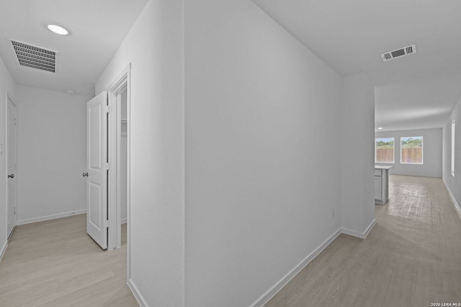 Spacious, unfurnished interior of a new home in Guadalupe Ridge, New Braunfels (Image 21).