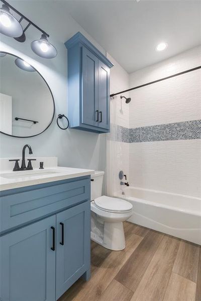 Furnished interior view inside a new home in , Ovalo (Image 19).