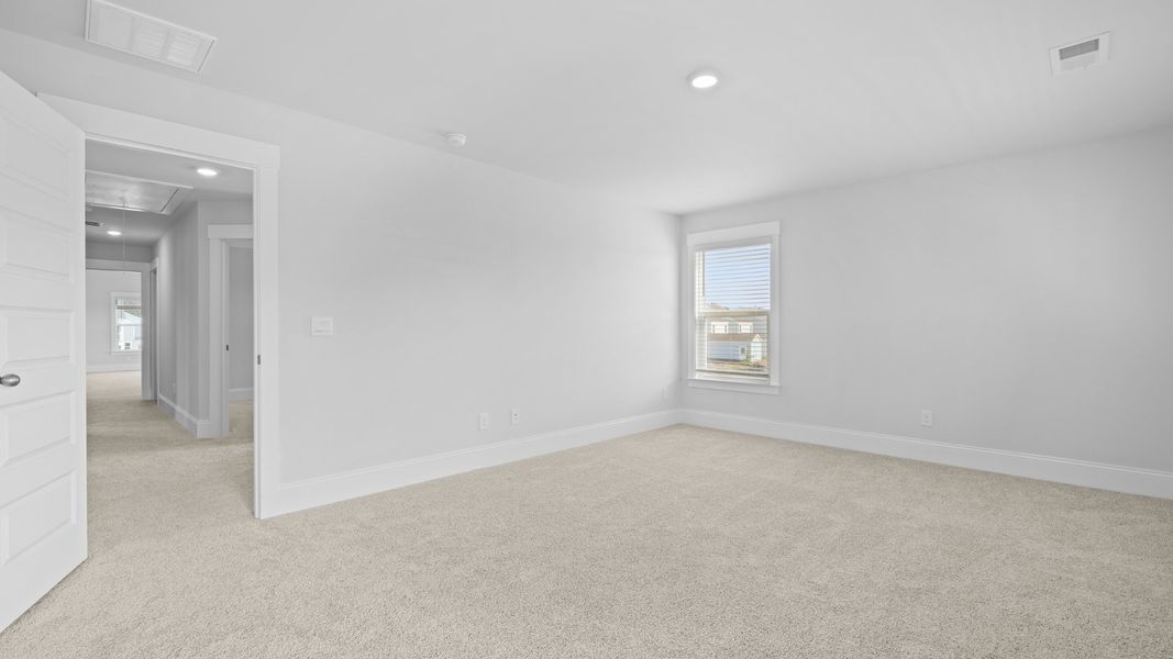 Representative unfurnished interior of a home built from the SPRUCEWOOD by D.R. Horton in Sheep Island, Summerville (Image 25).