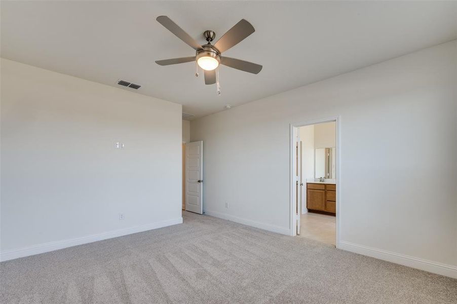 Spacious, unfurnished interior of a new home in Sierra Vista at Kelly Ranch, Aledo (Image 15).