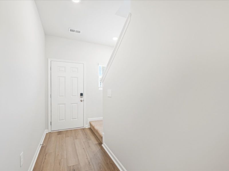 Spacious, unfurnished interior of a new home in Pleasant Brook, Piedmont (Image 10).