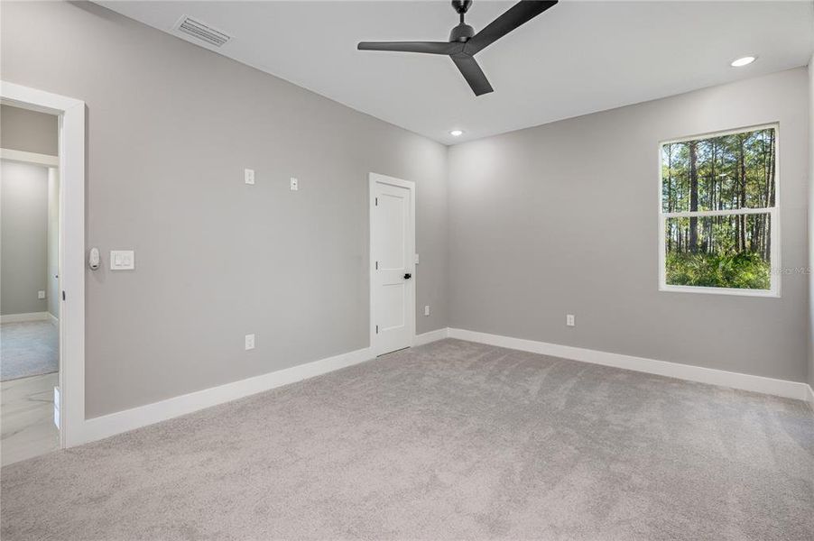 Spacious, unfurnished interior of a new home in , Eustis (Image 19).