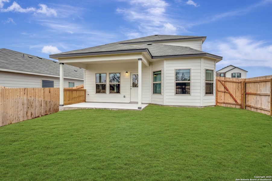Exterior details and patio area of a home in Paloma Park, Converse (Image 30).