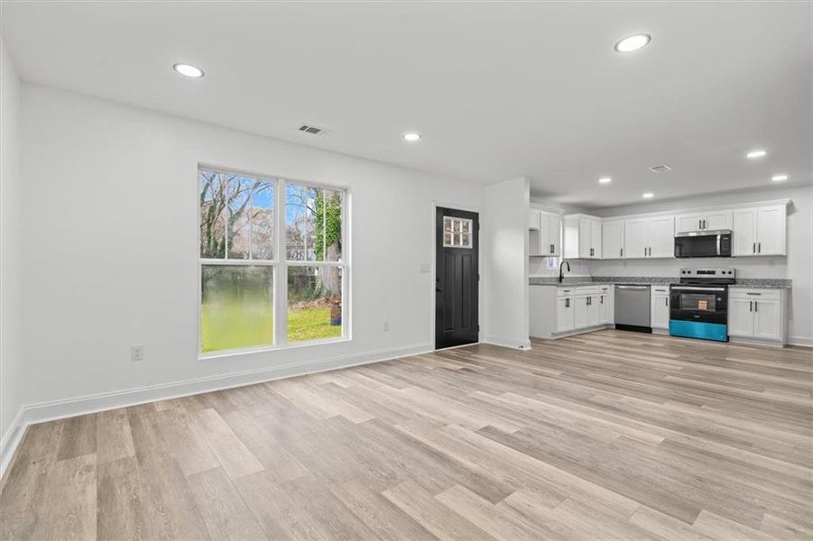 Spacious, unfurnished interior of a new home in , Calhoun (Image 21).