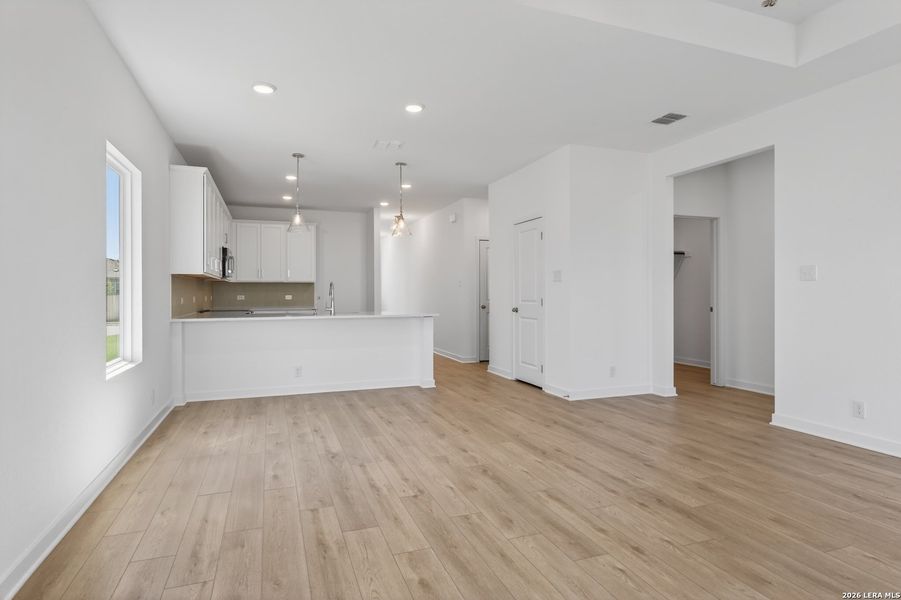 Spacious, unfurnished interior of a new home in Saddlebrook Ranch, Schertz (Image 15).