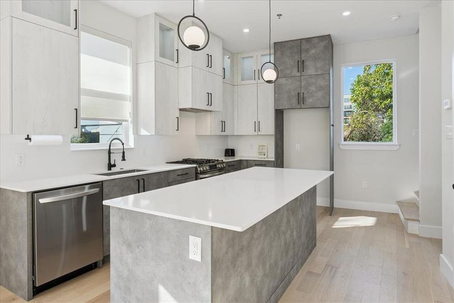 *All photos pictured are unit #101 in building 1512, Coloring/finishes will vary unit to unit. Other differences may be present*