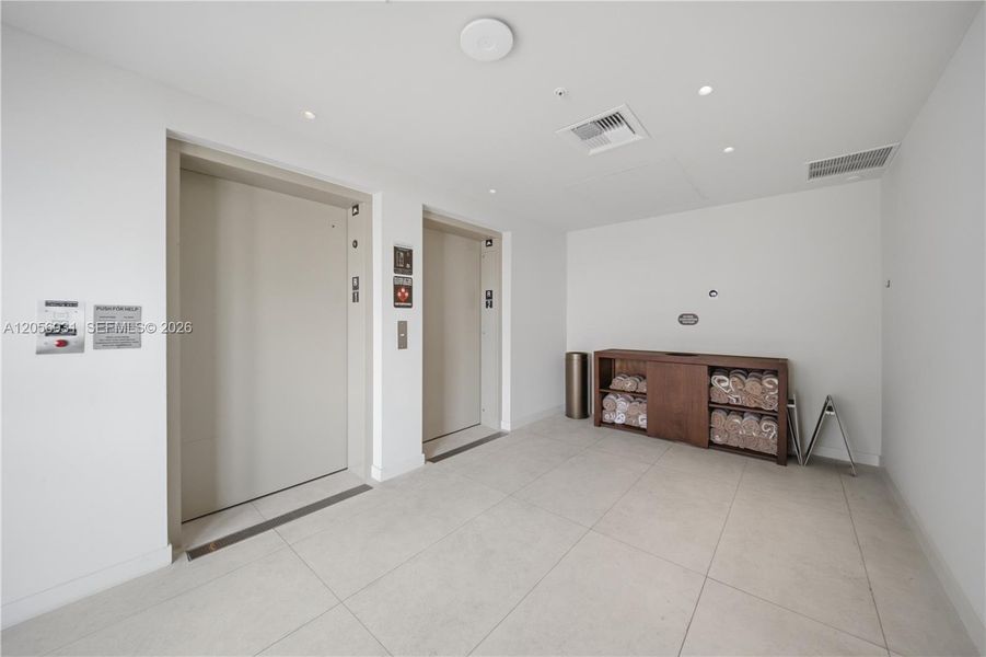 Spacious, unfurnished interior of a new home in , Miami (Image 15).