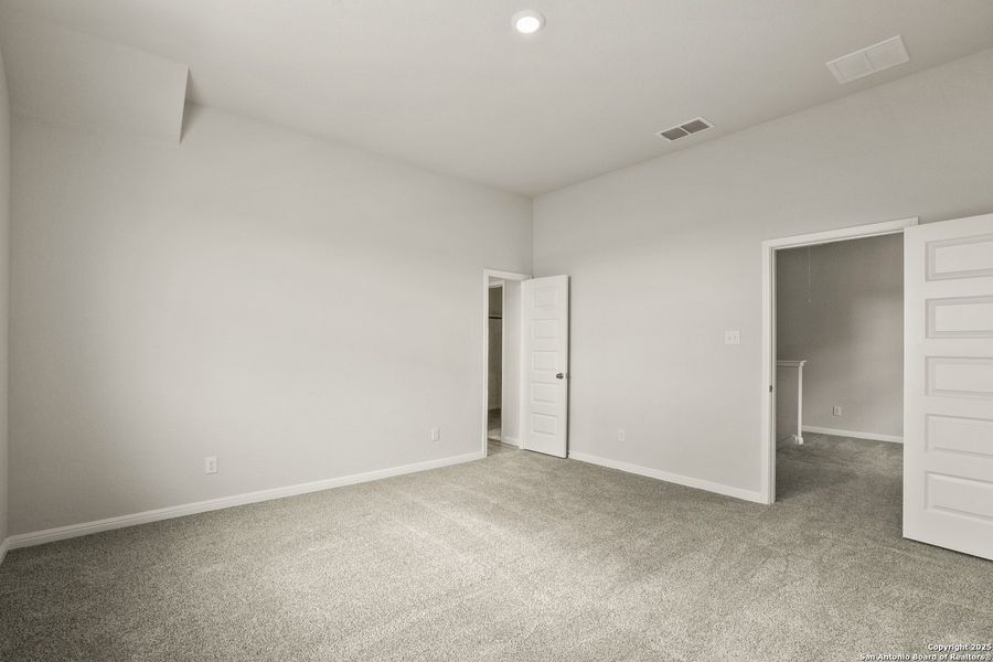 Spacious, unfurnished interior of a new home in Melissa Ranch, San Antonio (Image 23).