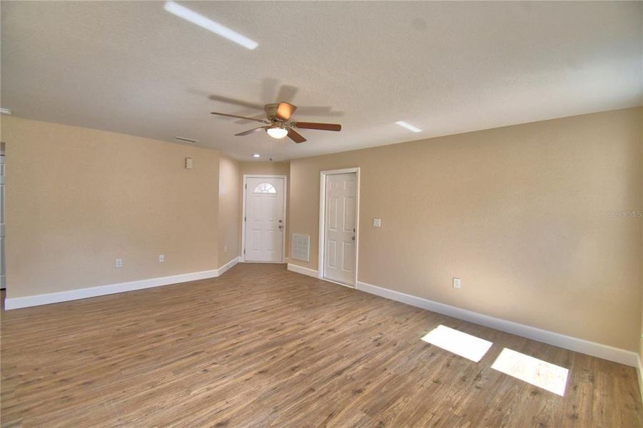 Spacious, unfurnished interior of a new home in , Lake Wales (Image 10).