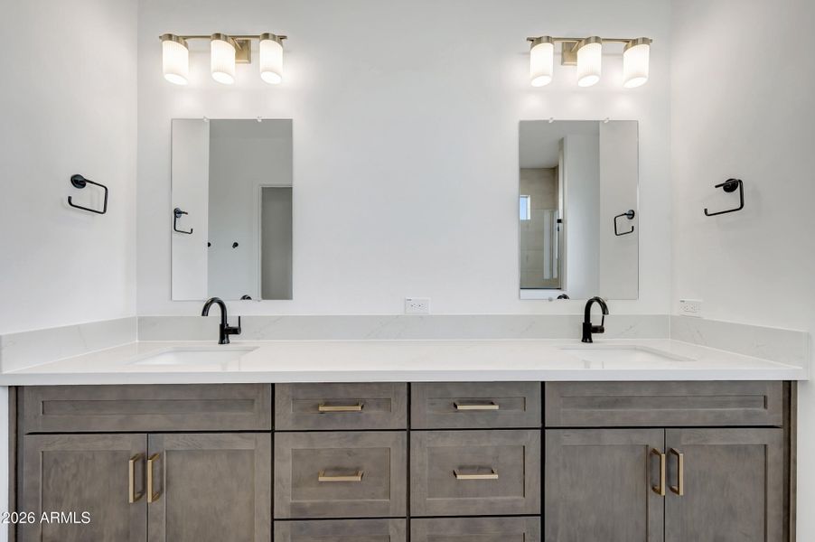 L163-HDR031 L163-HDR031