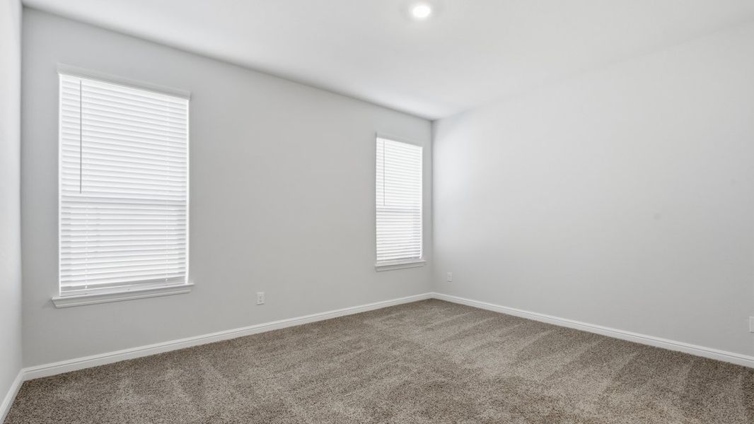 Spacious, unfurnished interior of a new home in Saratoga, Granbury (Image 14).