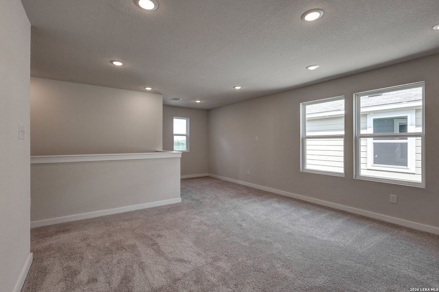 Spacious, unfurnished interior of a new home in Mesa Vista, San Antonio (Image 22).