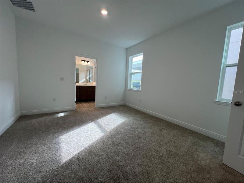 Spacious, unfurnished interior of a new home in Hills of Minneola, Minneola (Image 12).