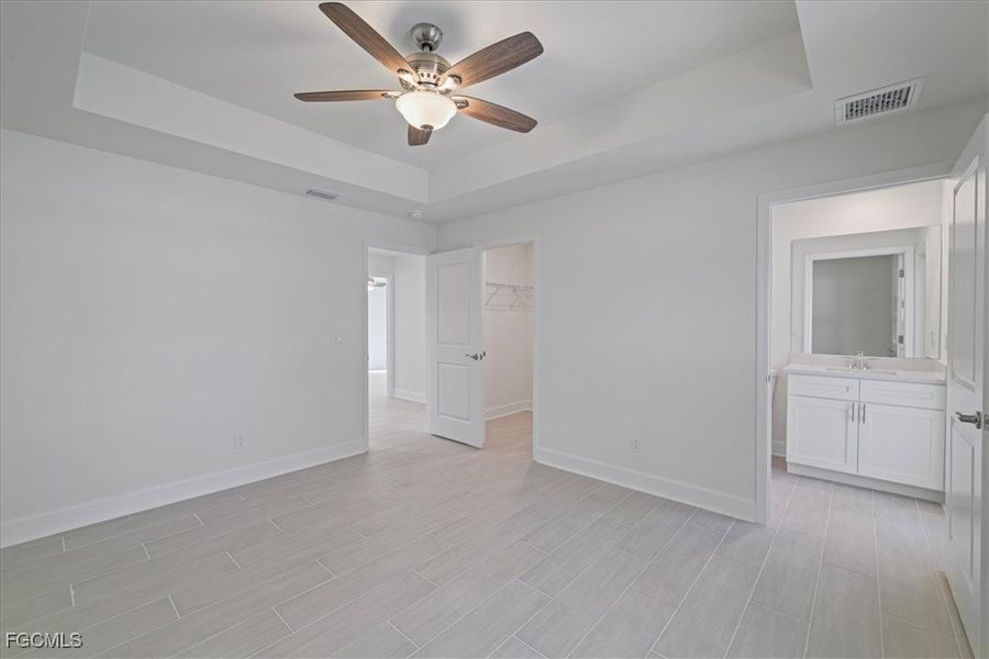 Spacious, unfurnished interior of a new home in Cape Coral, Cape Coral (Image 26).