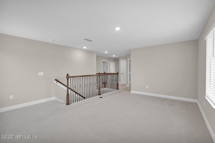 Spacious, unfurnished interior of a new home in Jennings Farm, Middleburg (Image 20).