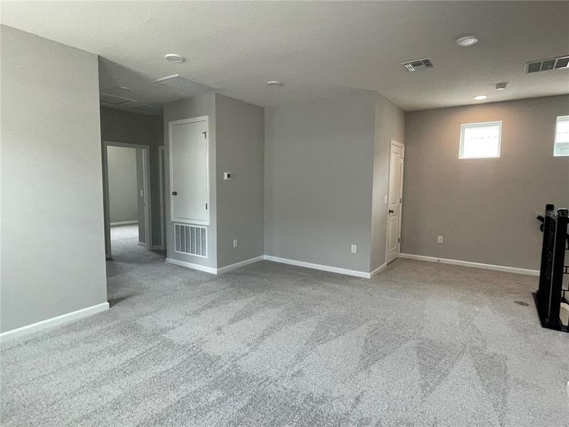 Spacious, unfurnished interior of a new home in Center Lake on the Park, St. Cloud (Image 43).
